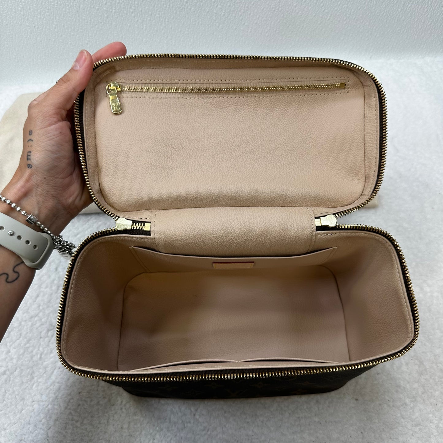 Makeup Bag Designer Louis Vuitton, Size Medium