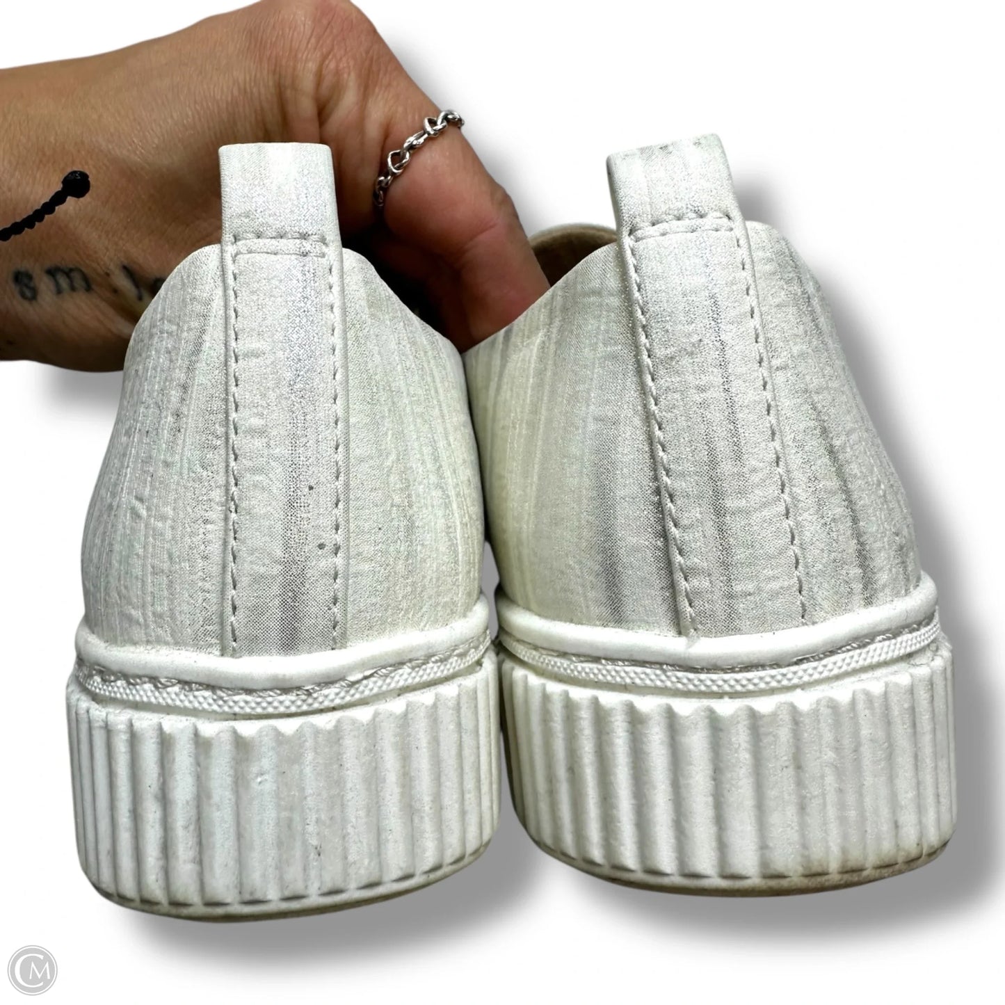 Shoes Flats By Natural Soul In White, Size: 8