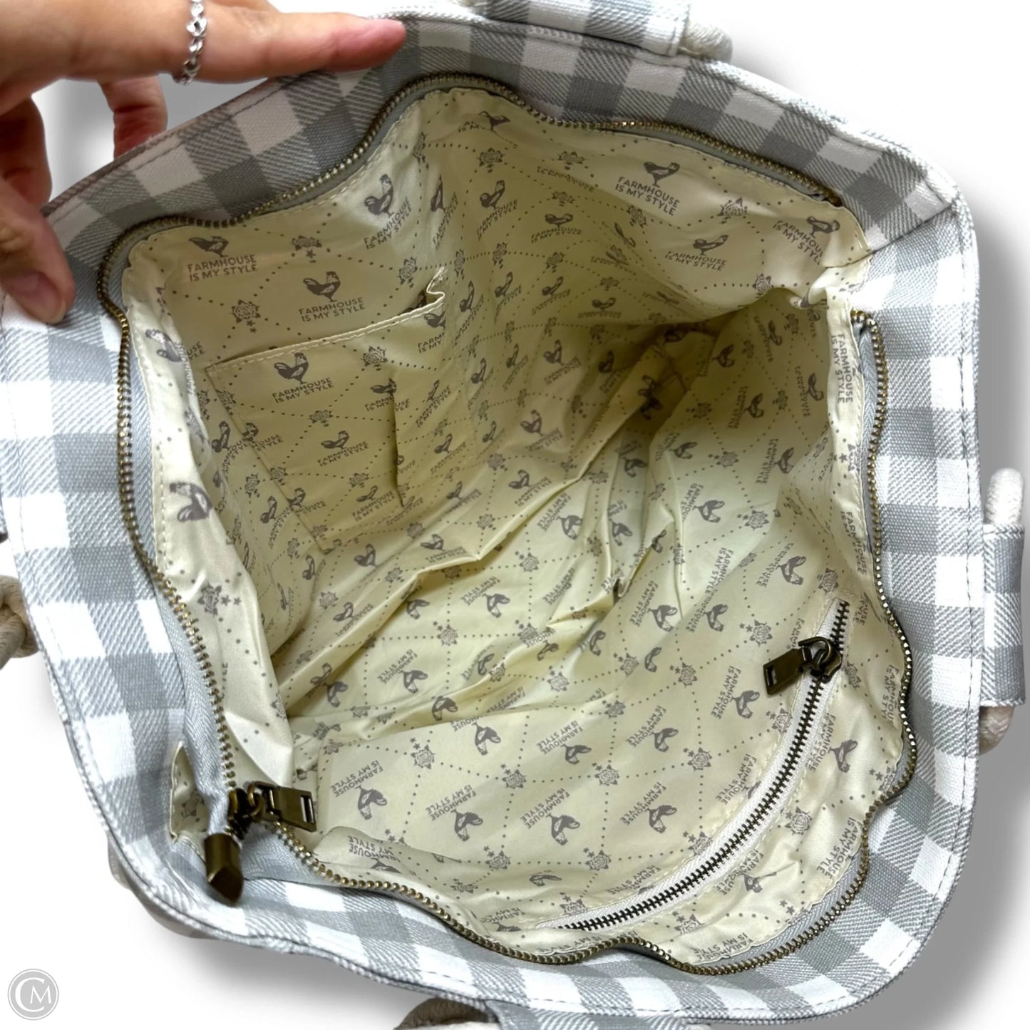Tote By Clothes Mentor, Size: Medium