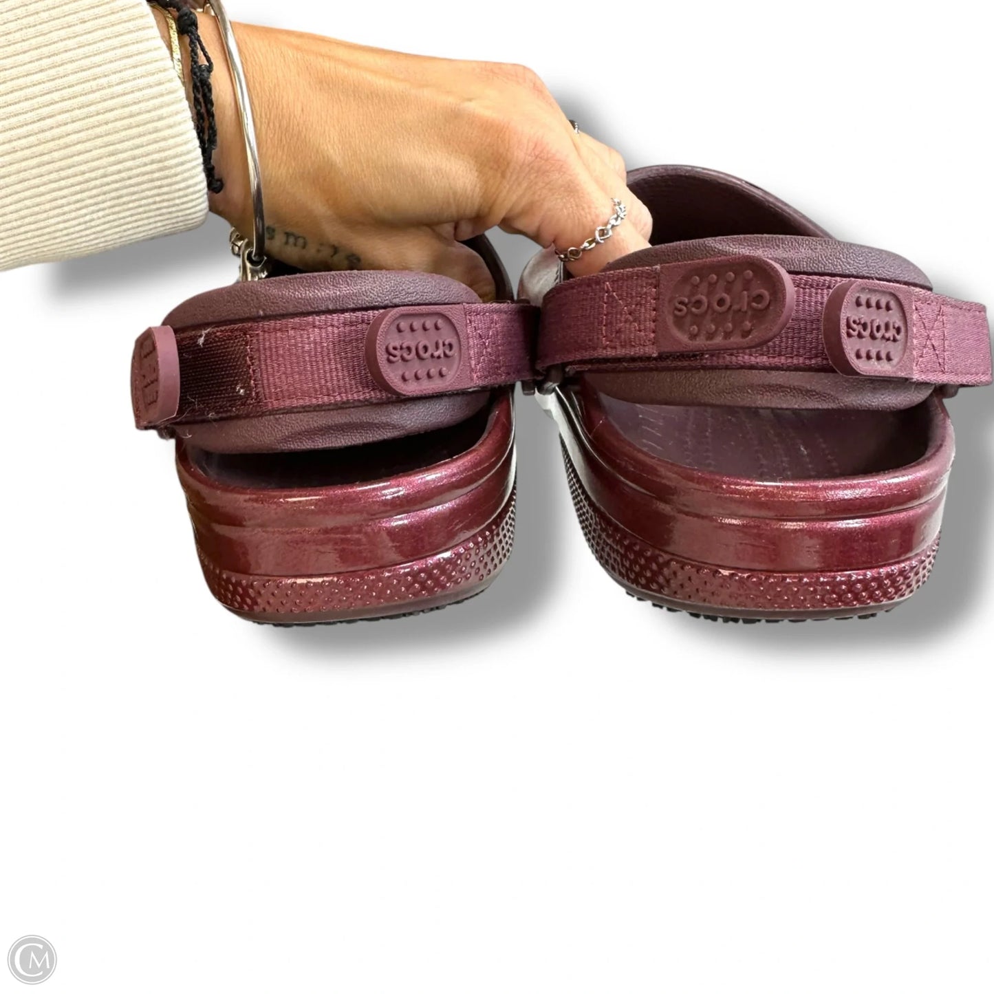 Sandals Flats By Crocs In Maroon, Size: 10