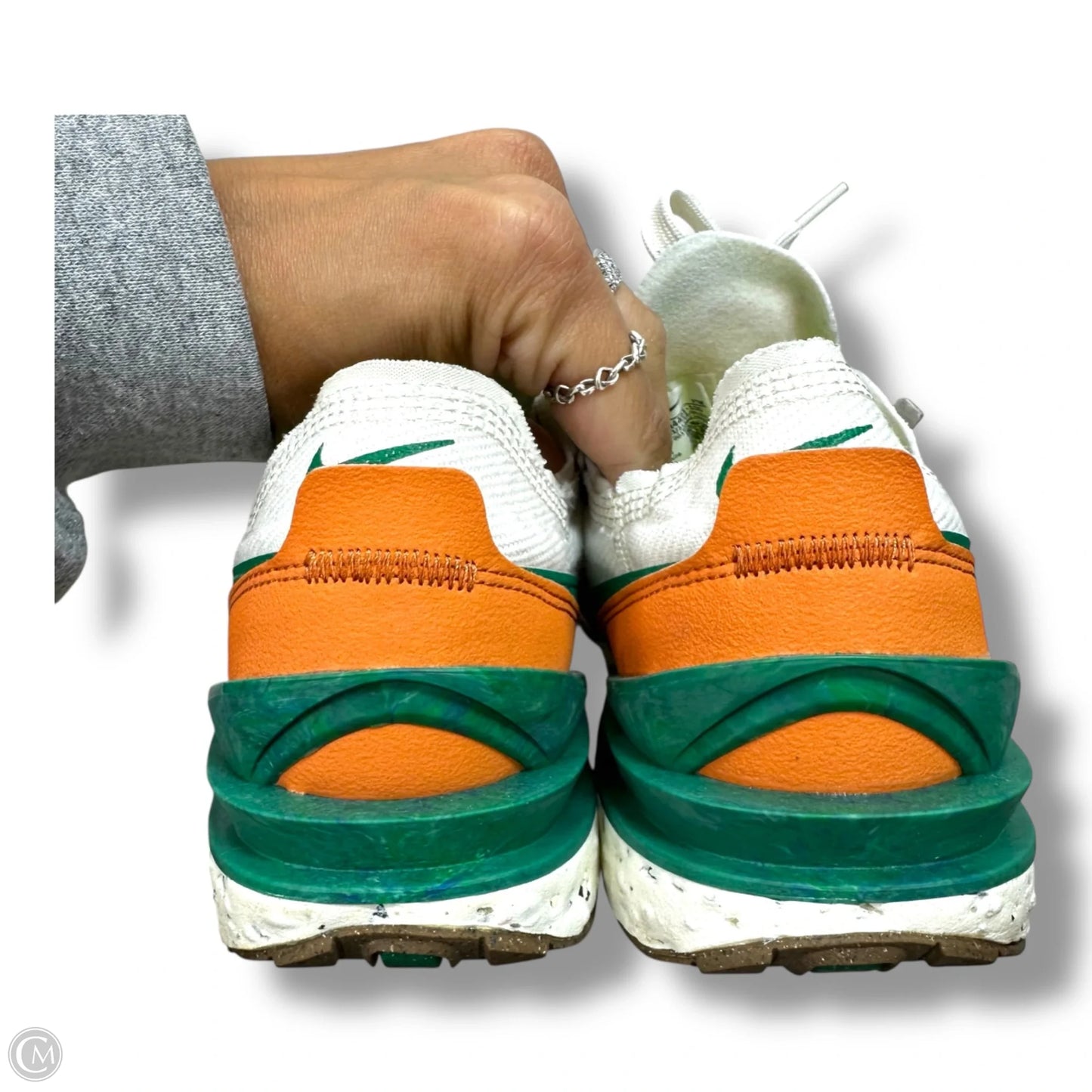 Shoes Sneakers By Nike In White, Size: 6.5