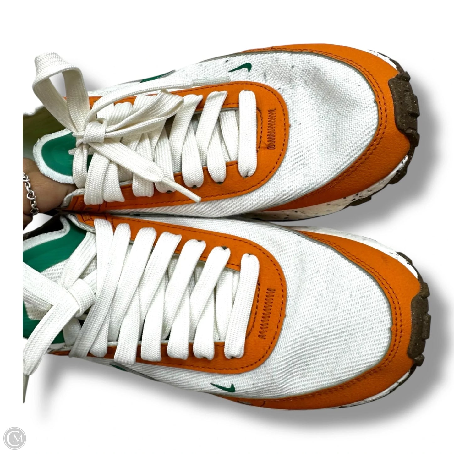 Shoes Sneakers By Nike In White, Size: 6.5