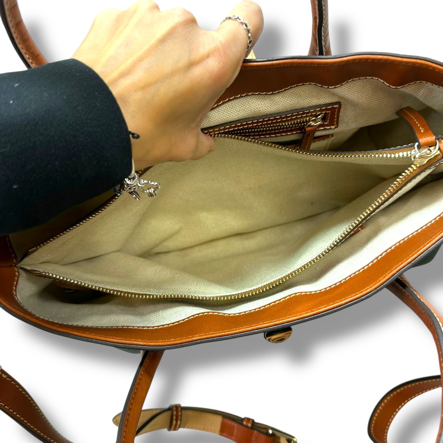 Pebble Turnlock Handle Tote 30 Handbag Designer By Dooney And Bourke, Size: Large
