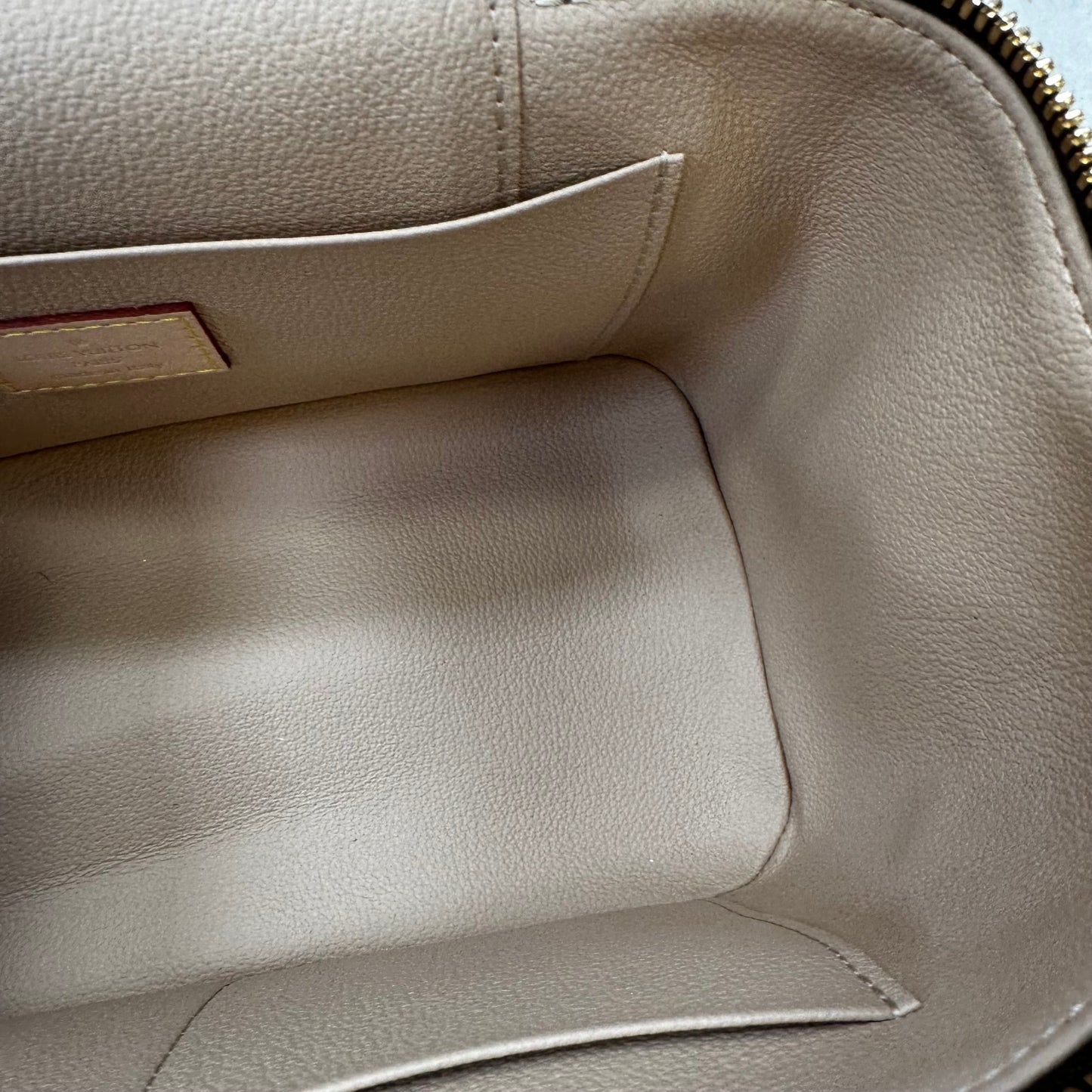 Makeup Bag Designer Louis Vuitton, Size Medium