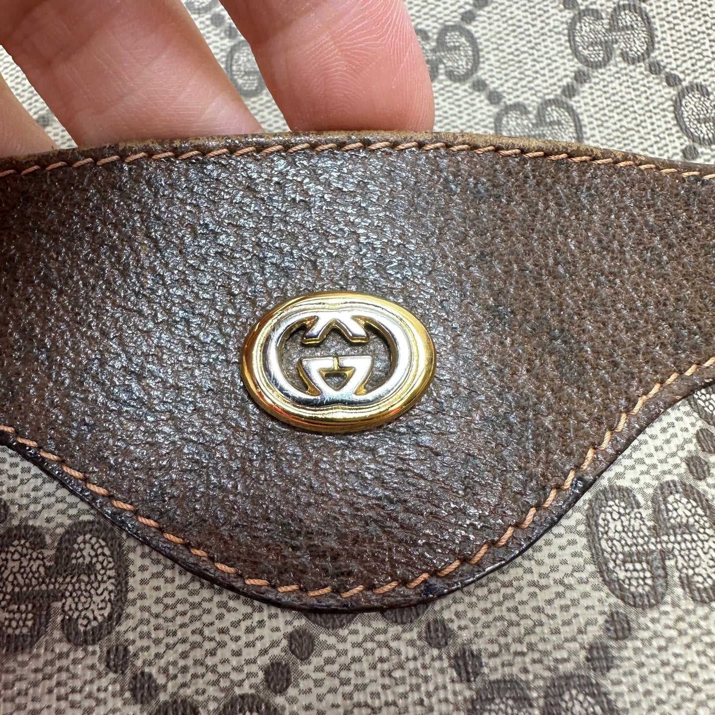 Handbag Luxury Designer By Gucci, Size: Medium