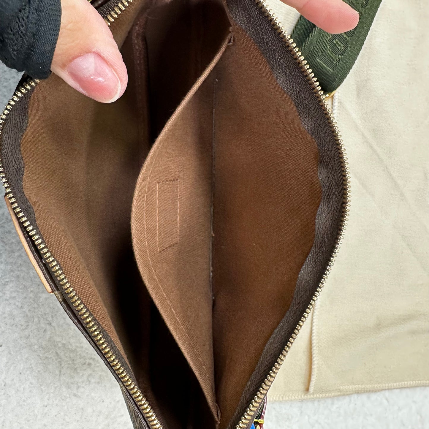 Crossbody Designer Louis Vuitton, Size Medium