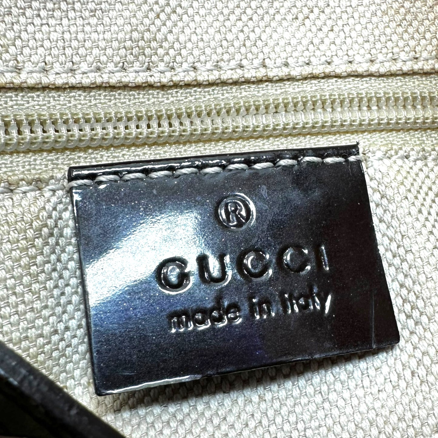 Handbag Luxury Designer By Gucci, Size: Medium