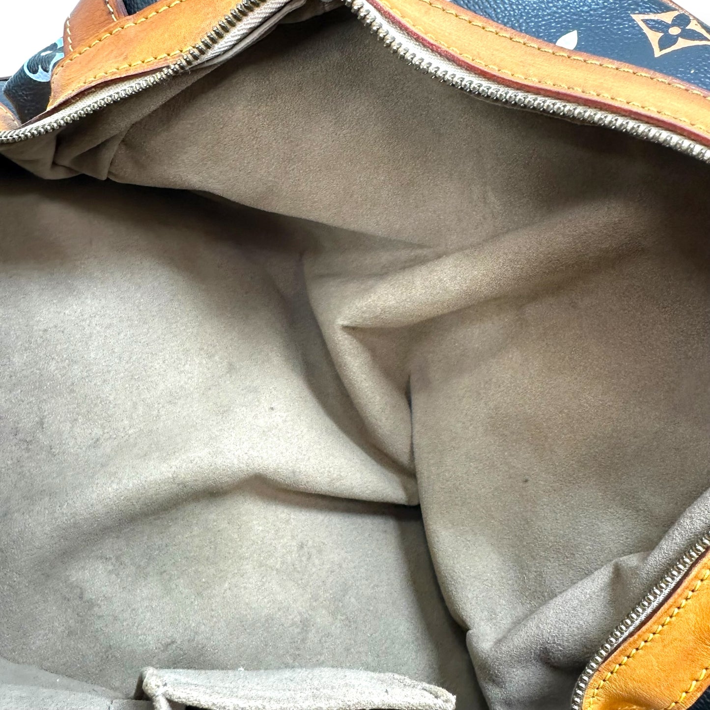 Handbag Luxury Designer By Louis Vuitton, Size: Medium