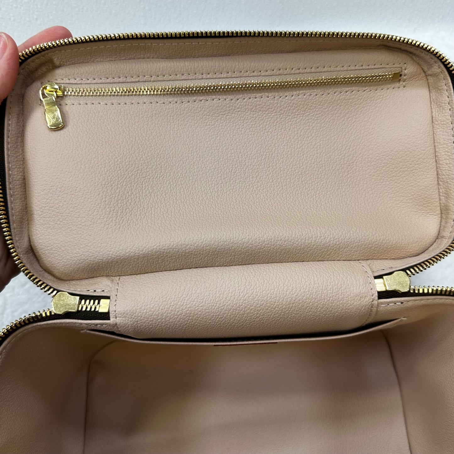 Makeup Bag Designer Louis Vuitton, Size Medium