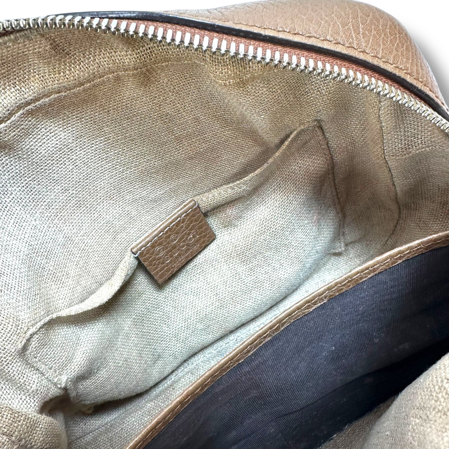 Crossbody Luxury Designer By Gucci, Size: Medium