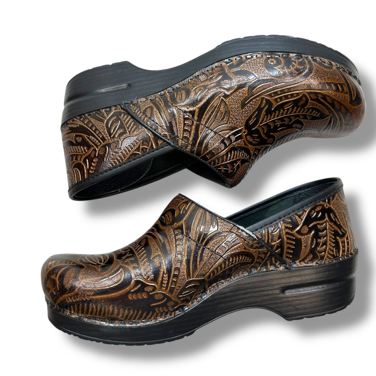Shoes Flats By Dansko In Brown, Size: 9