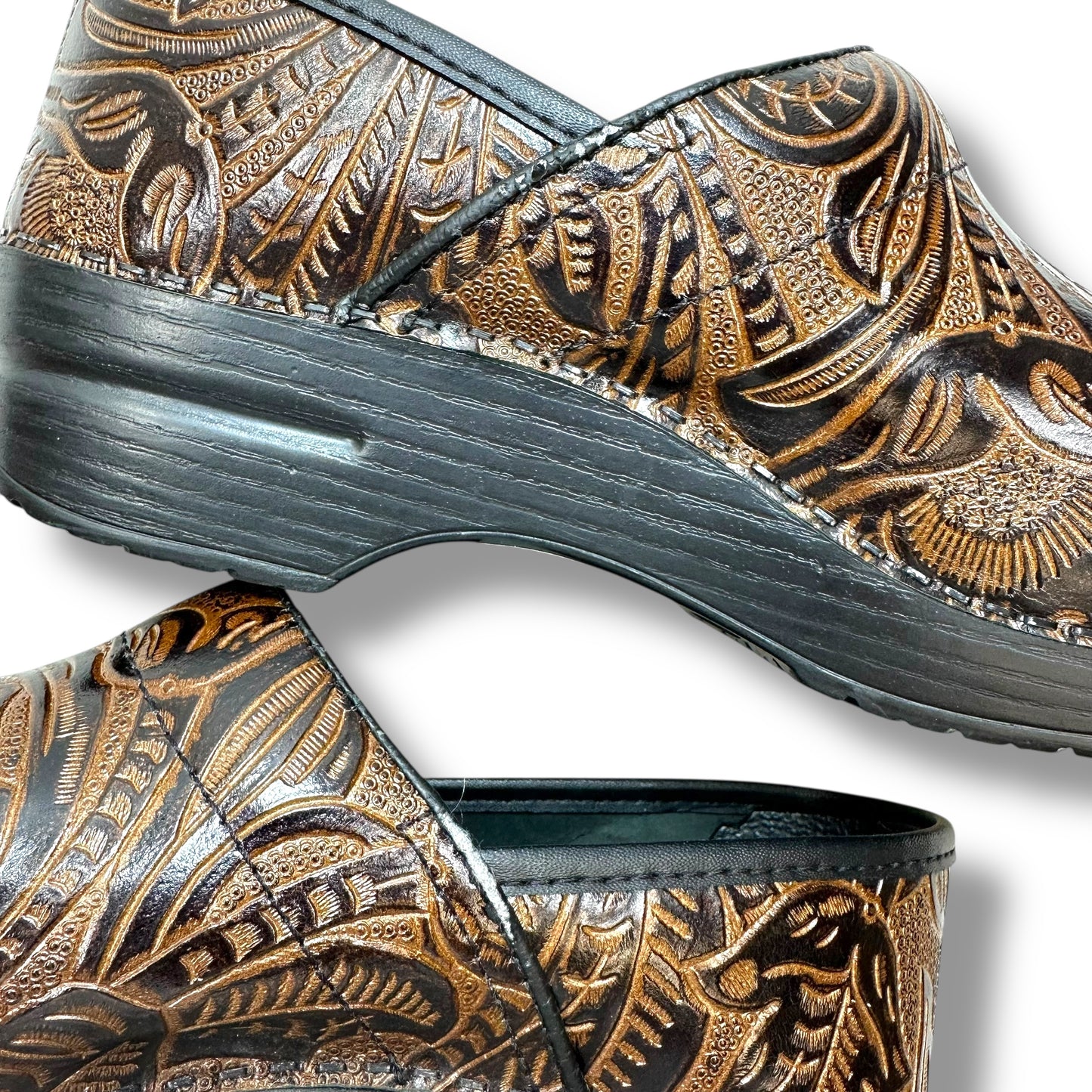 Shoes Flats By Dansko In Brown, Size: 9