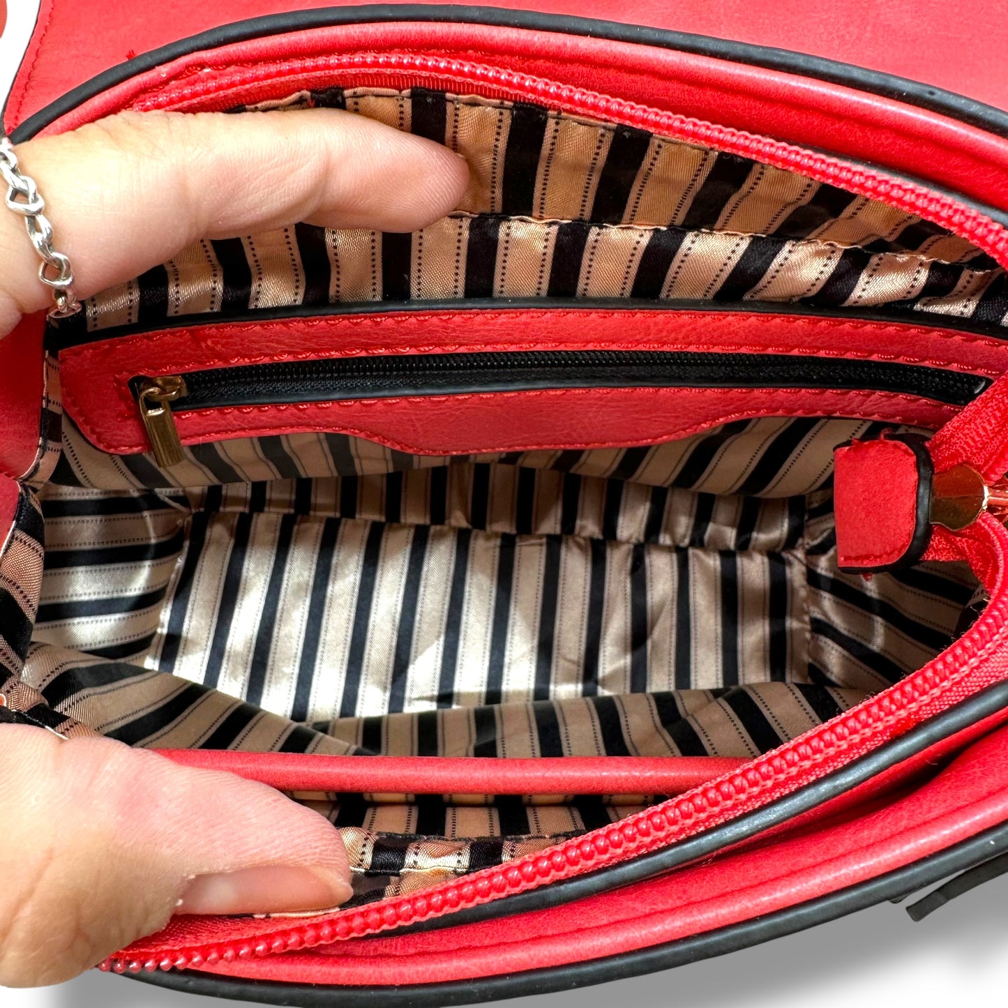 Handbag By Clothes Mentor, Size: Medium