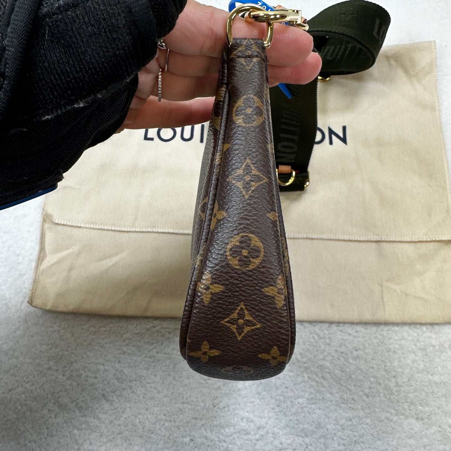 Crossbody Designer Louis Vuitton, Size Medium