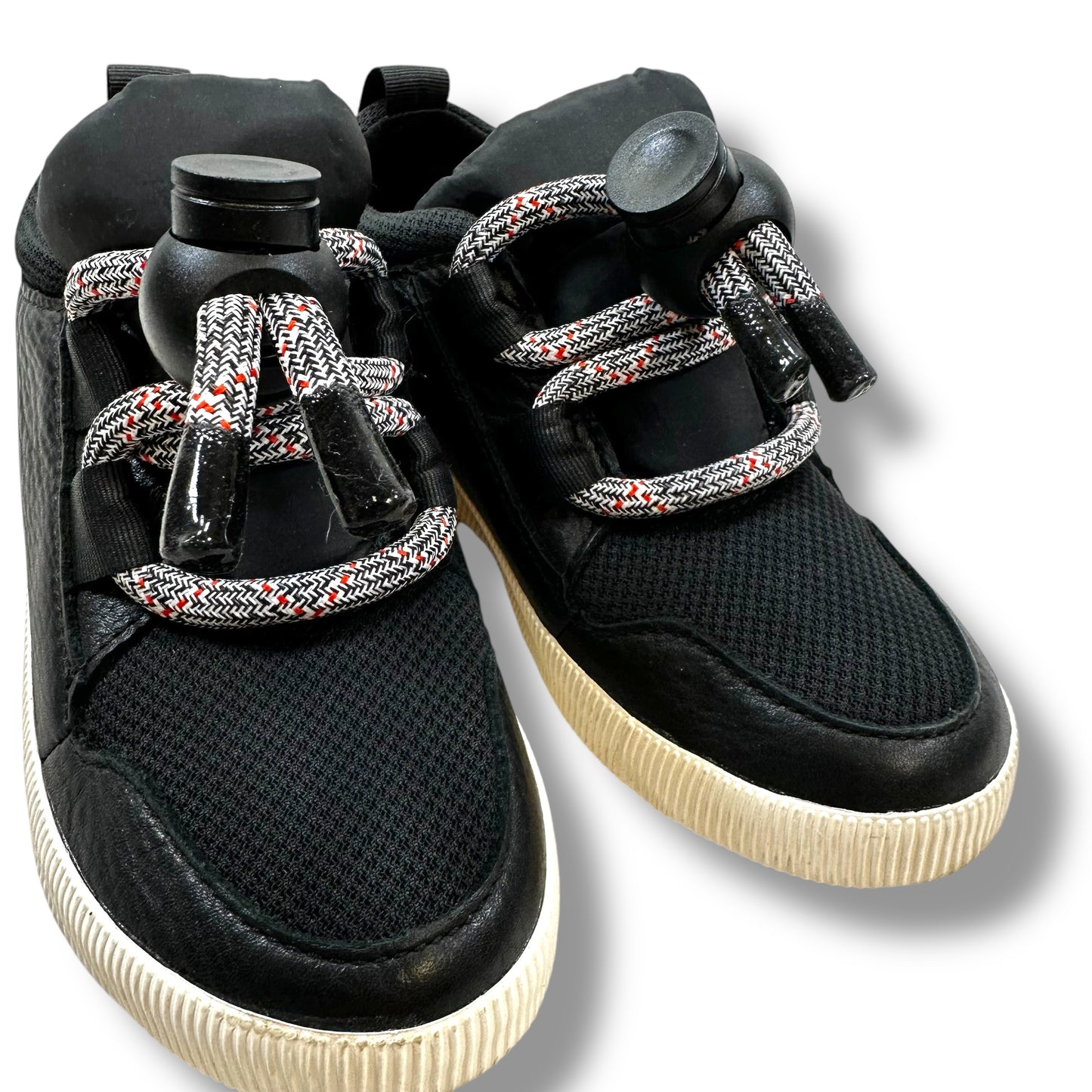 Shoes Sneakers By Sorel In Black, Size: 5.5