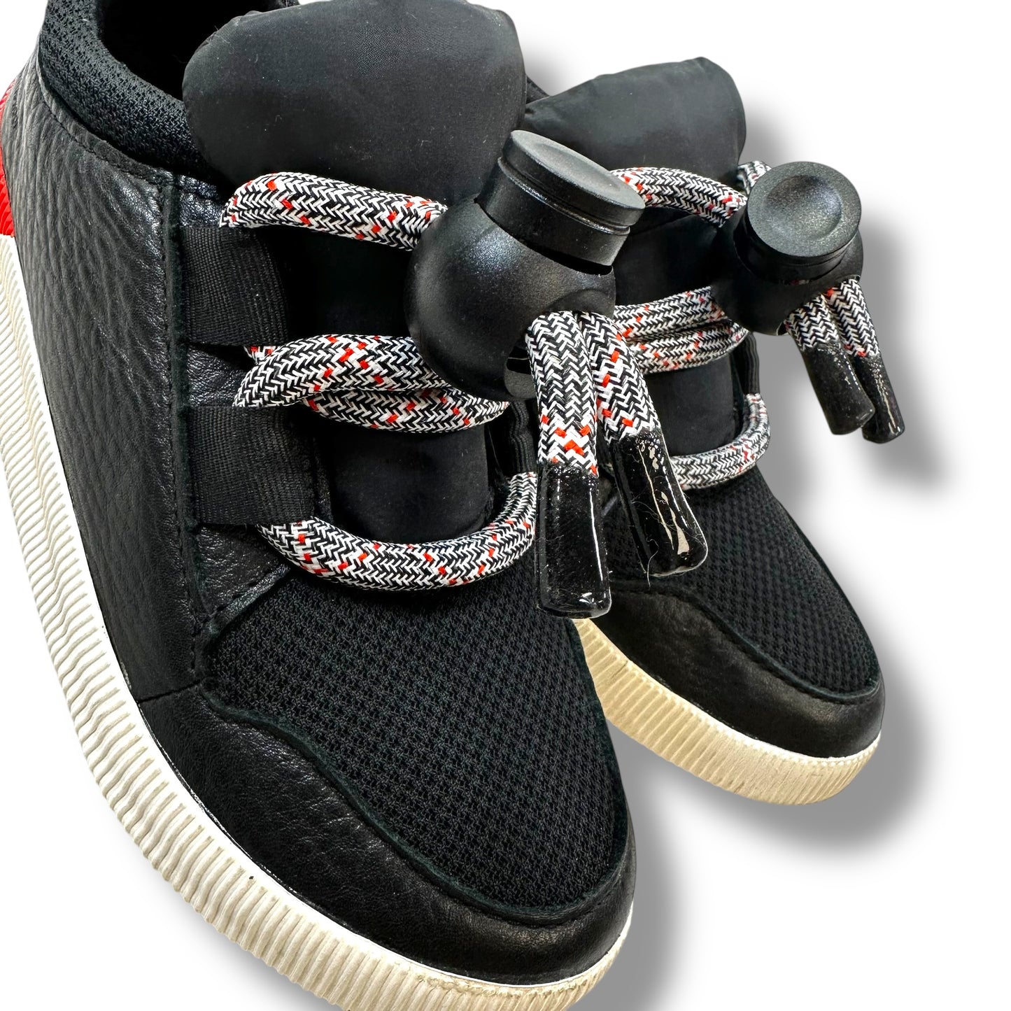 Shoes Sneakers By Sorel In Black, Size: 5.5
