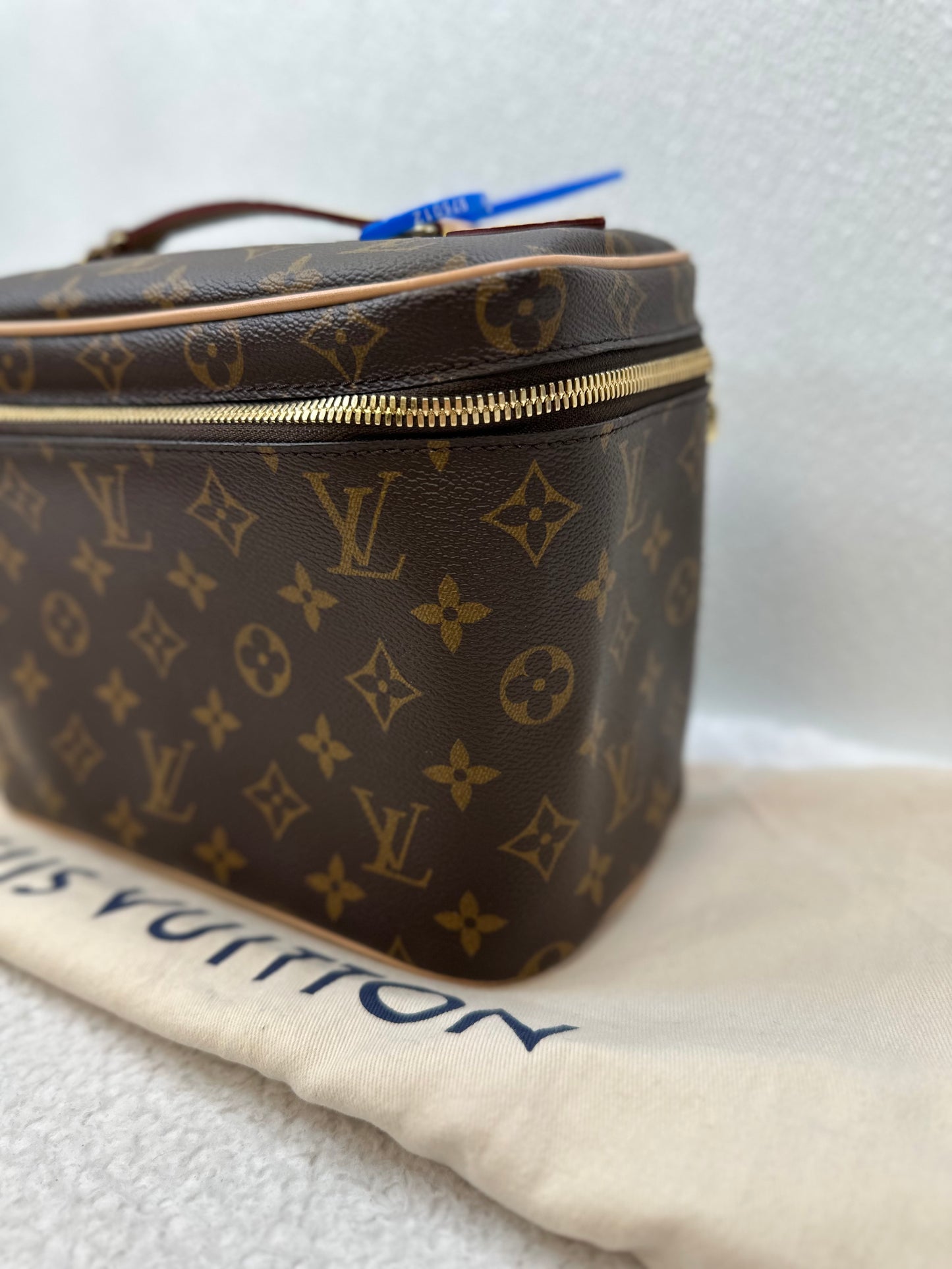 Makeup Bag Designer Louis Vuitton, Size Medium