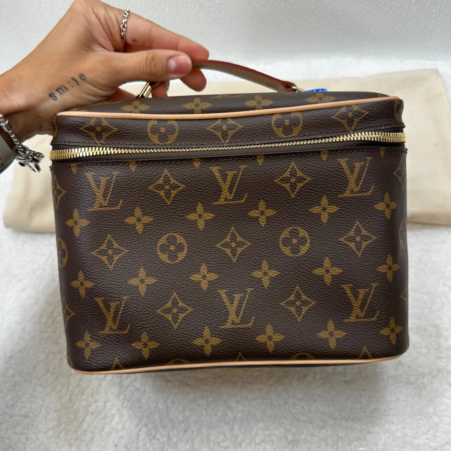 Makeup Bag Designer Louis Vuitton, Size Medium
