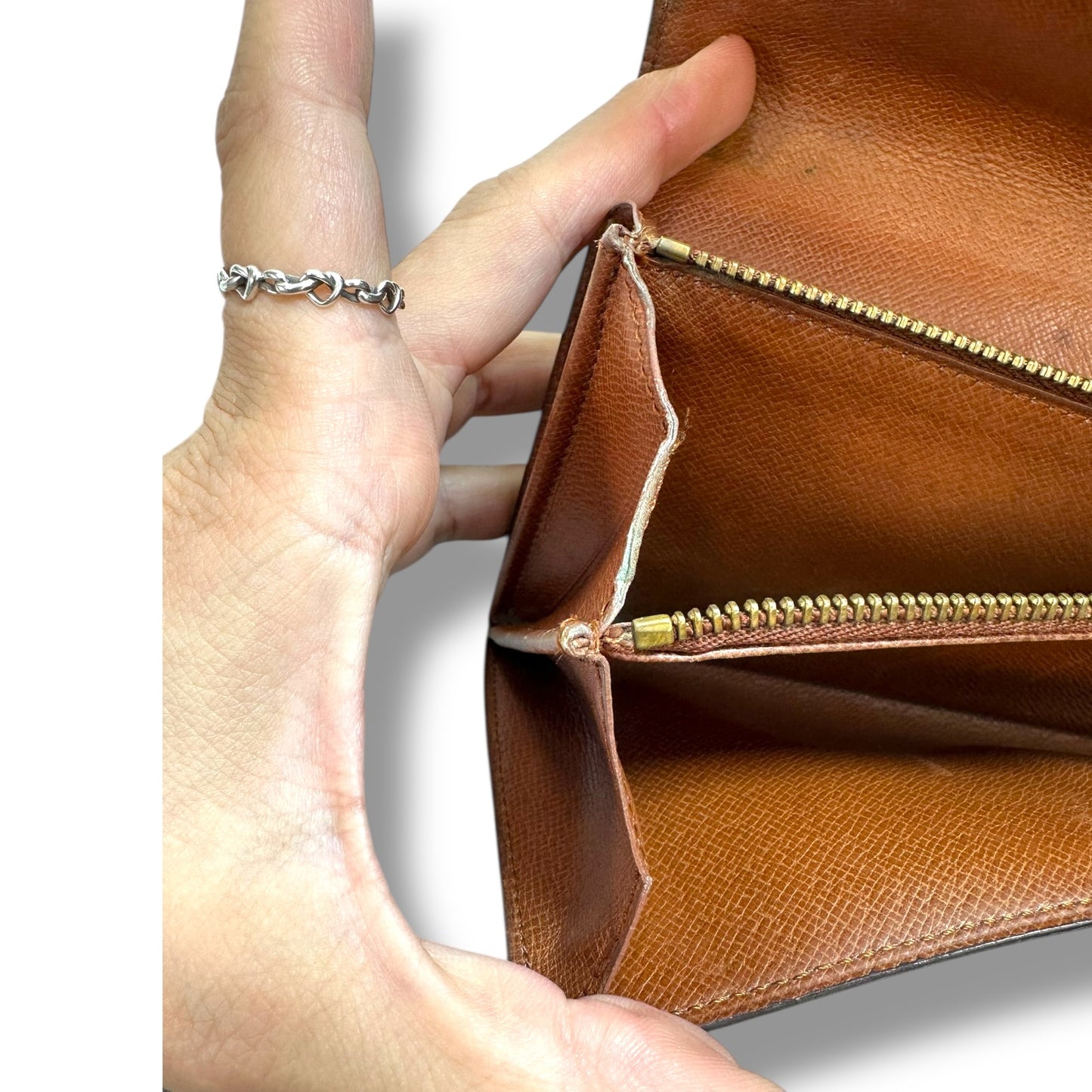 Wallet Luxury Designer By Louis Vuitton, Size: Medium