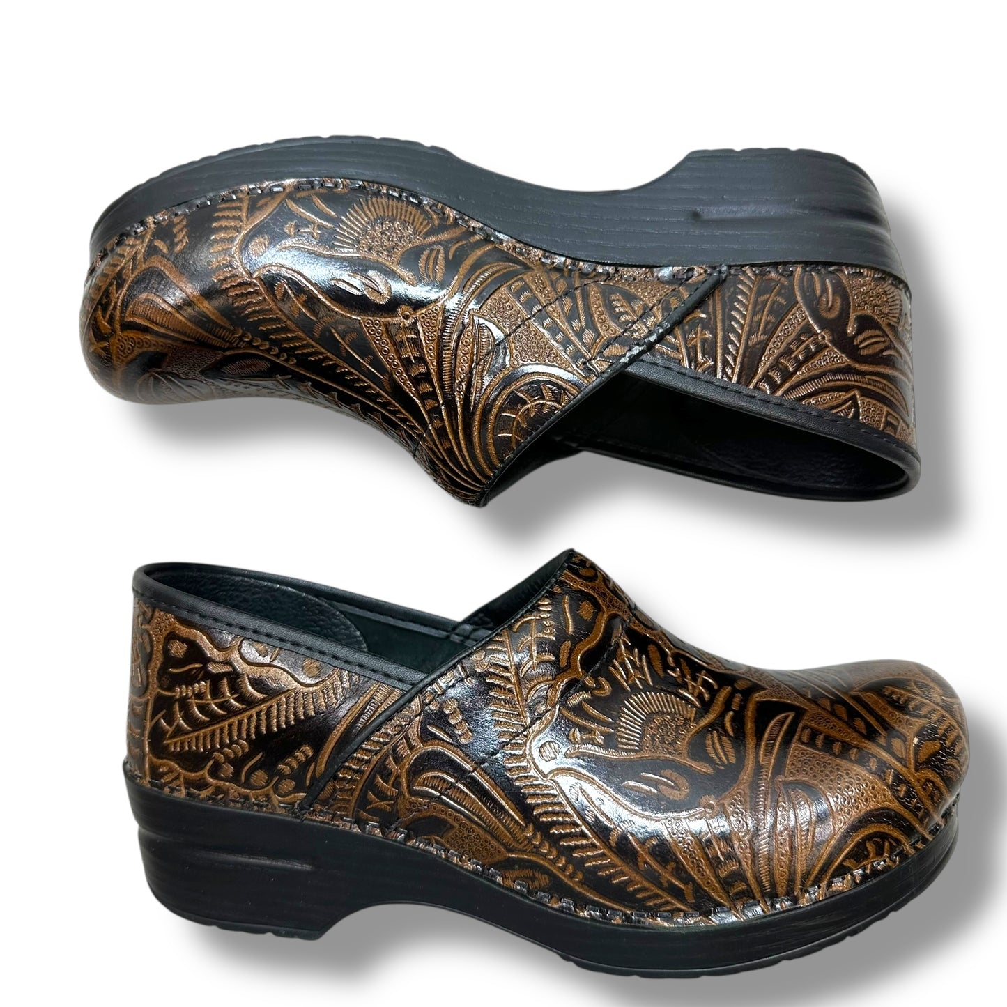 Shoes Flats By Dansko In Brown, Size: 9