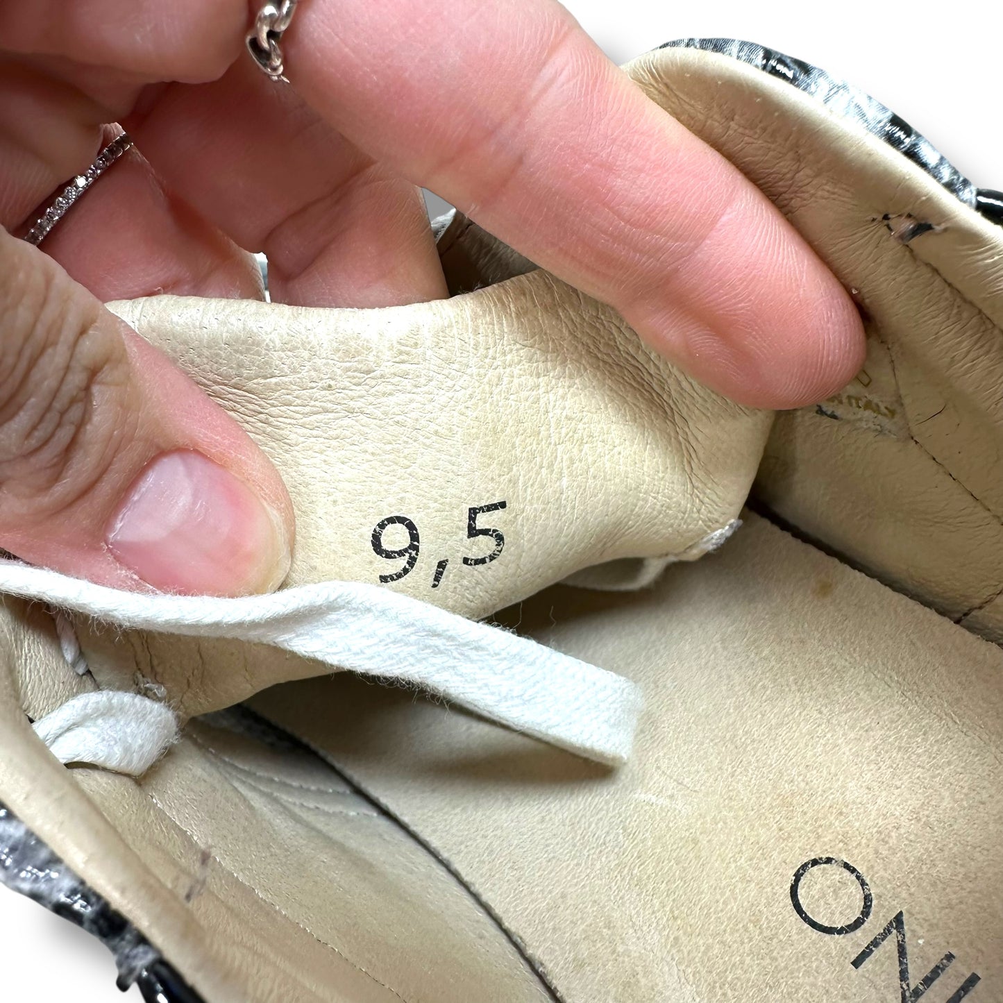 Shoes Luxury Designer By Valentino by Mario In White, Size: 9.5