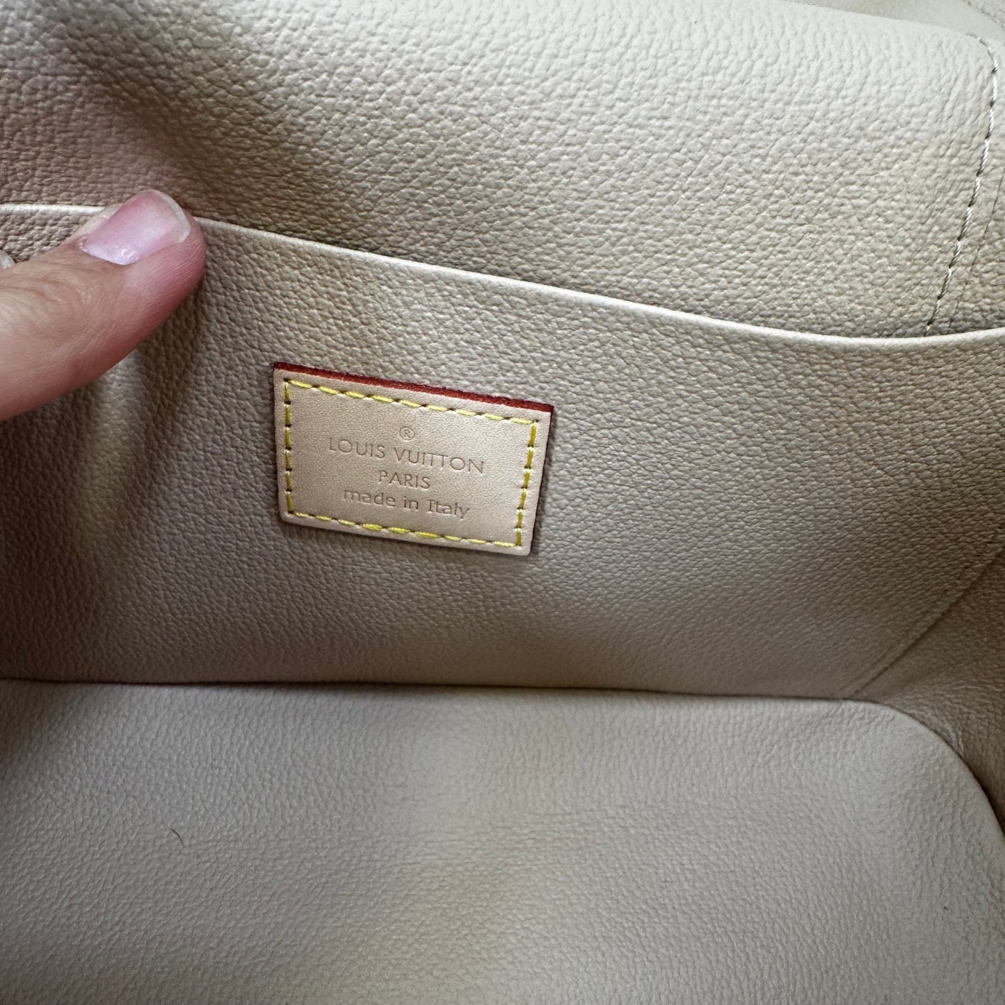 Makeup Bag Designer Louis Vuitton, Size Medium