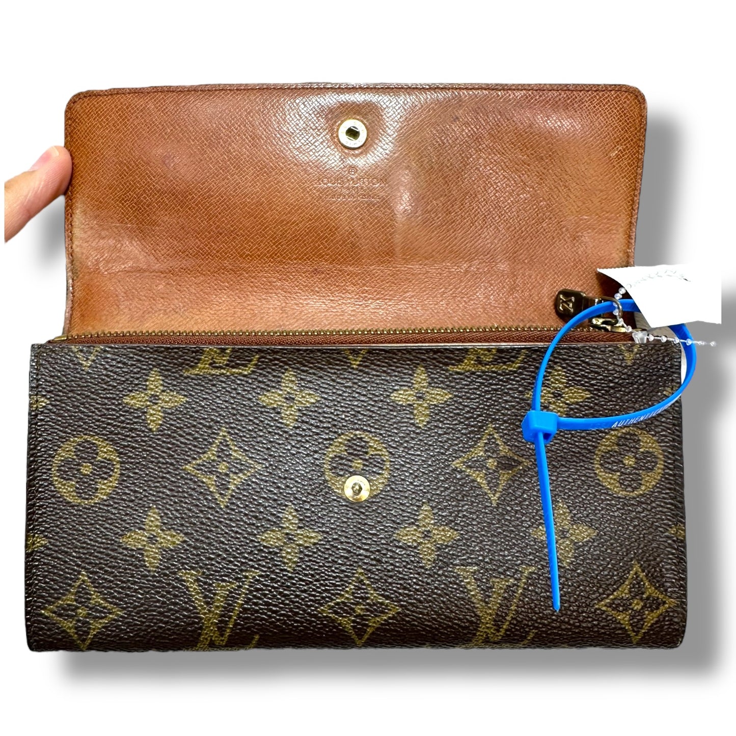 Wallet Luxury Designer By Louis Vuitton, Size: Medium