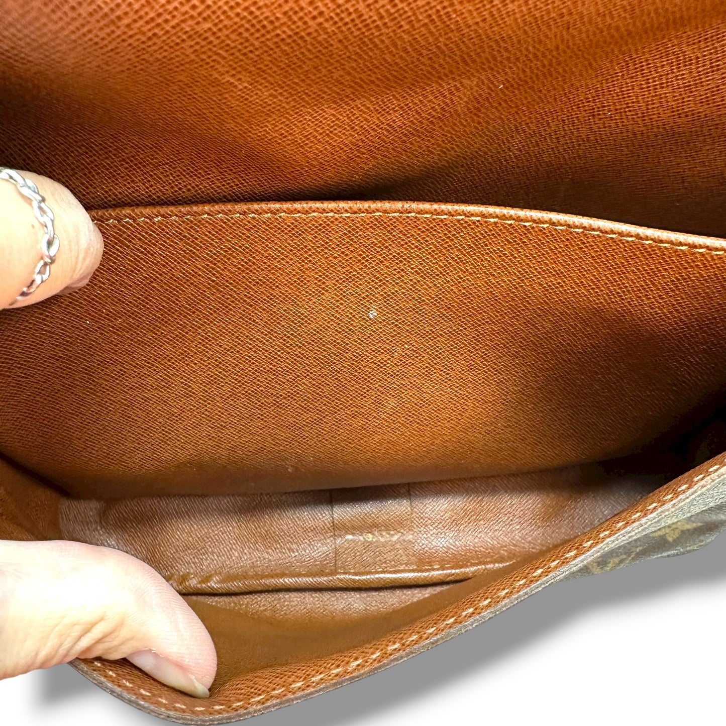 Crossbody Luxury Designer By Louis Vuitton, Size: Medium