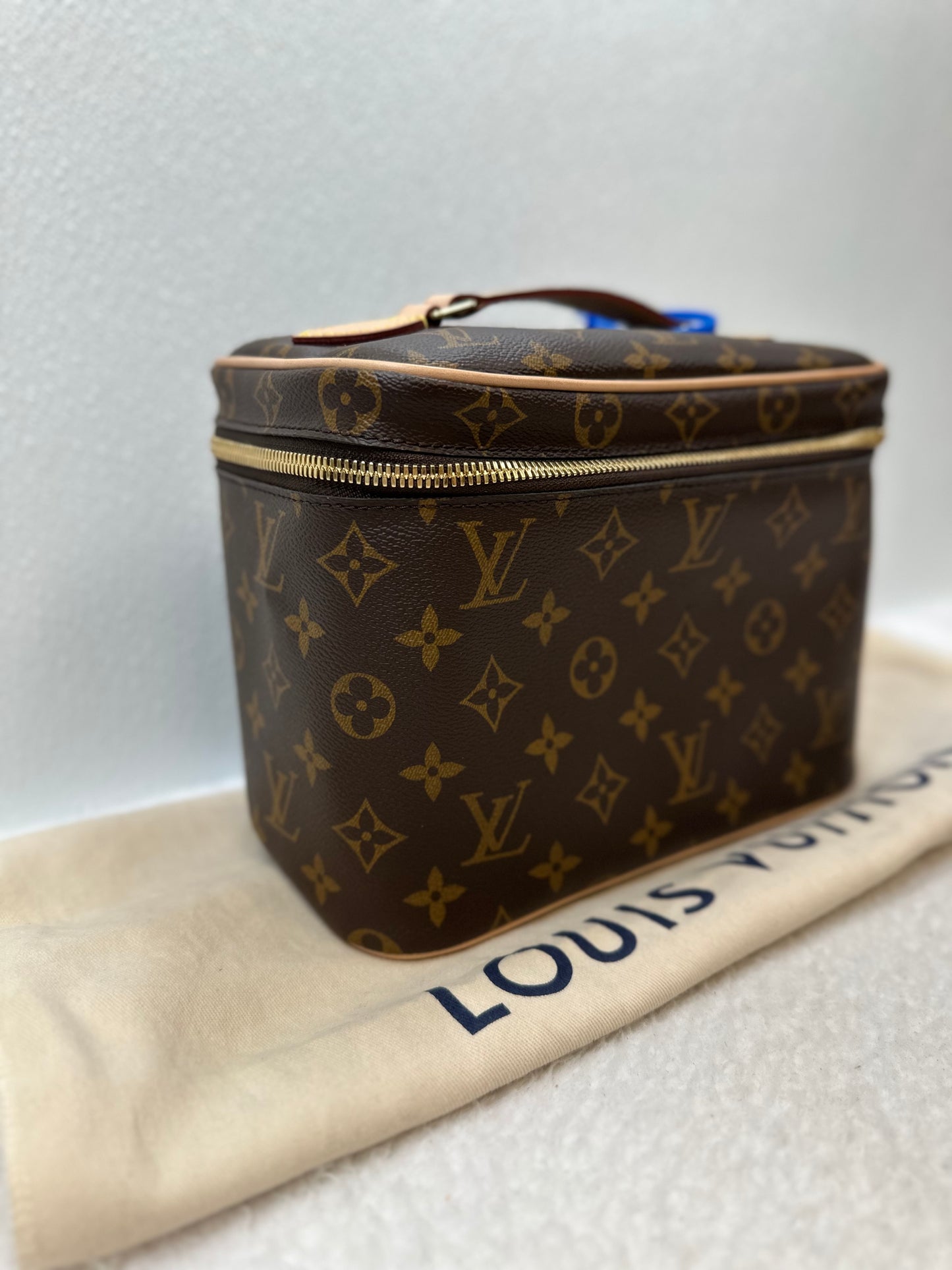 Makeup Bag Designer Louis Vuitton, Size Medium