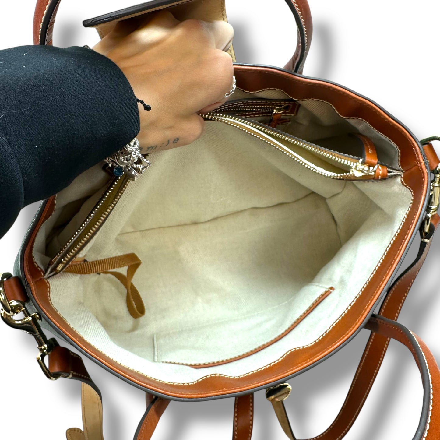 Pebble Turnlock Handle Tote 30 Handbag Designer By Dooney And Bourke, Size: Large