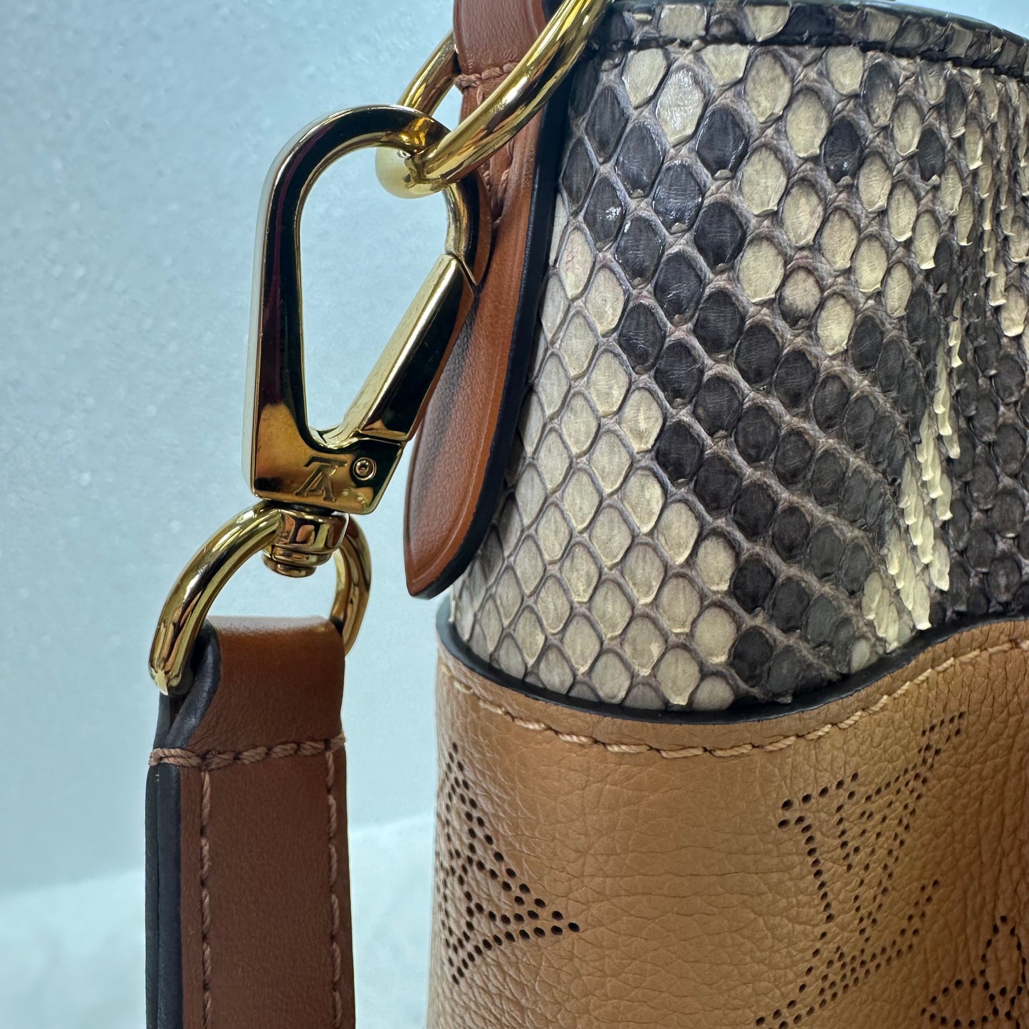 Handbag Luxury Designer By Louis Vuitton, Size: Medium