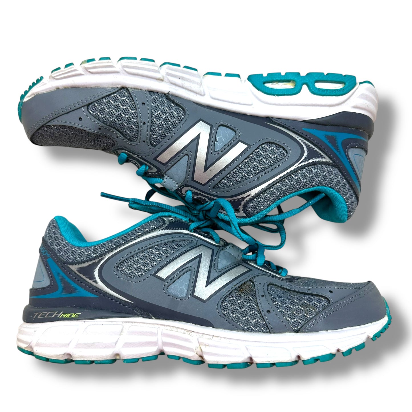 Shoes Athletic By New Balance In Grey & Silver, Size: 6