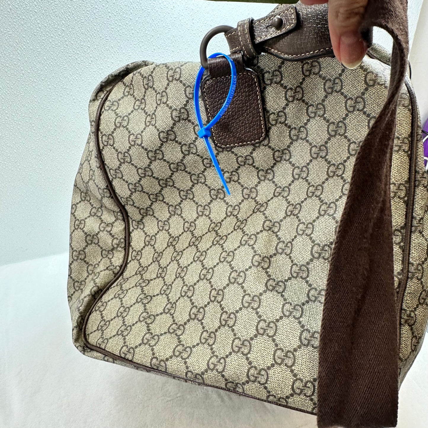Duffle And Weekender Luxury Designer By Gucci, Size: Medium