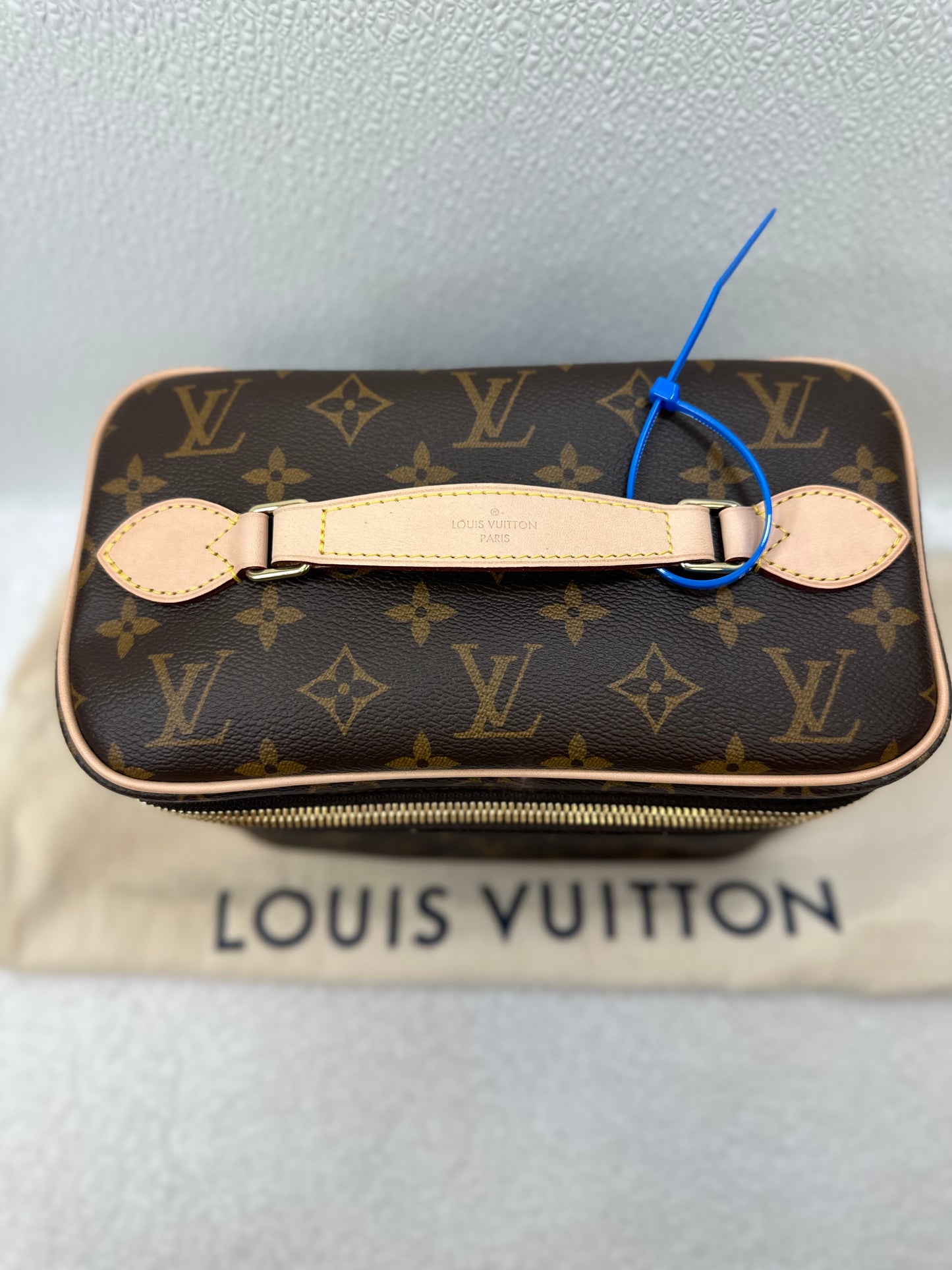 Makeup Bag Designer Louis Vuitton, Size Medium