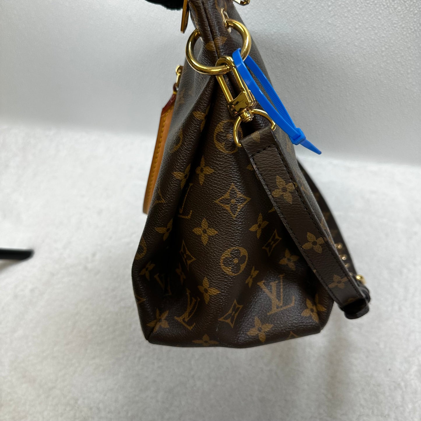 Handbag Designer Louis Vuitton Pallas, Size Medium