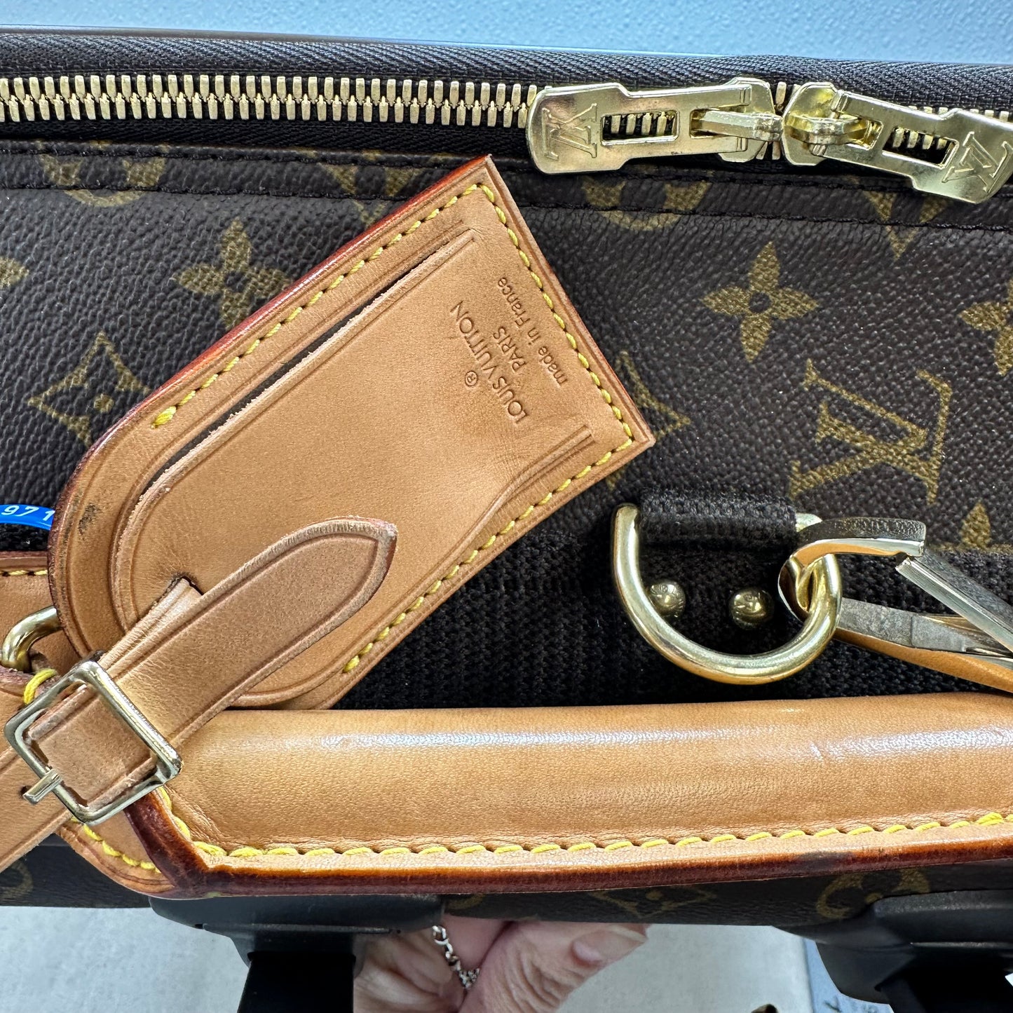 REDUCED/Final Sale: Monogram Luggage rolling suitcase Luxury Designer By Louis Vuitton, Size: Medium IN STORE PICK UP