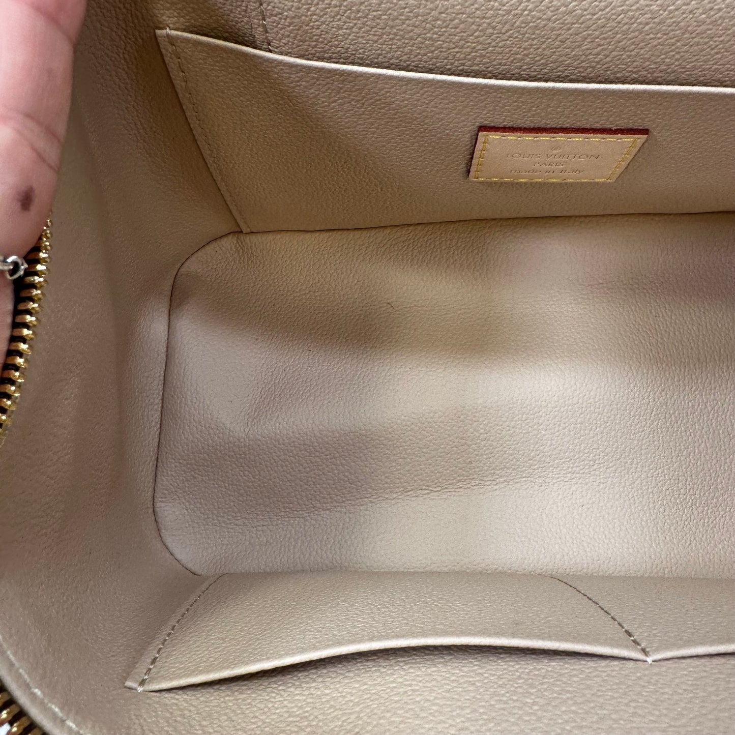 Makeup Bag Designer Louis Vuitton, Size Medium