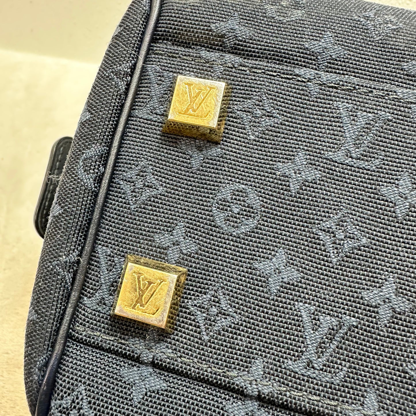Handbag Luxury Designer By Louis Vuitton, Size: Medium