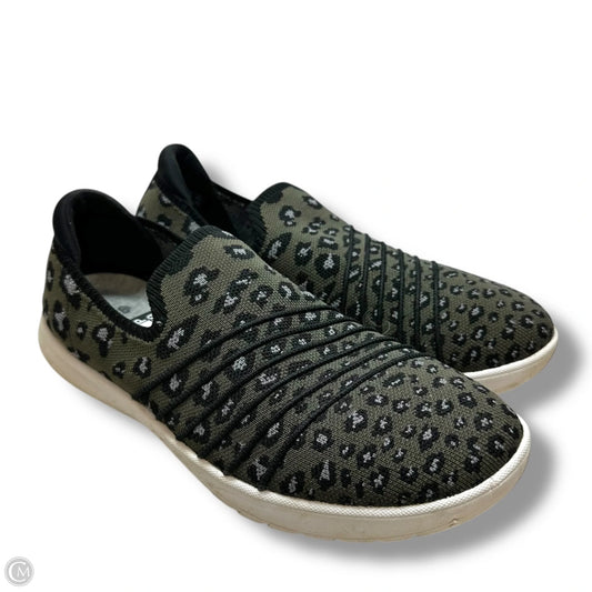 Shoes Flats By Clarks In Animal Print, Size: 9