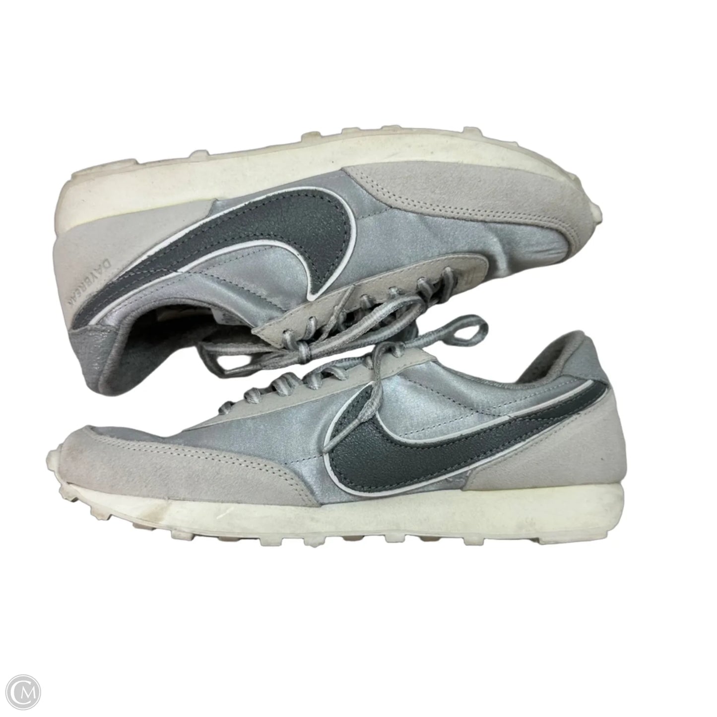 Shoes Sneakers By Nike In Silver, Size: 8