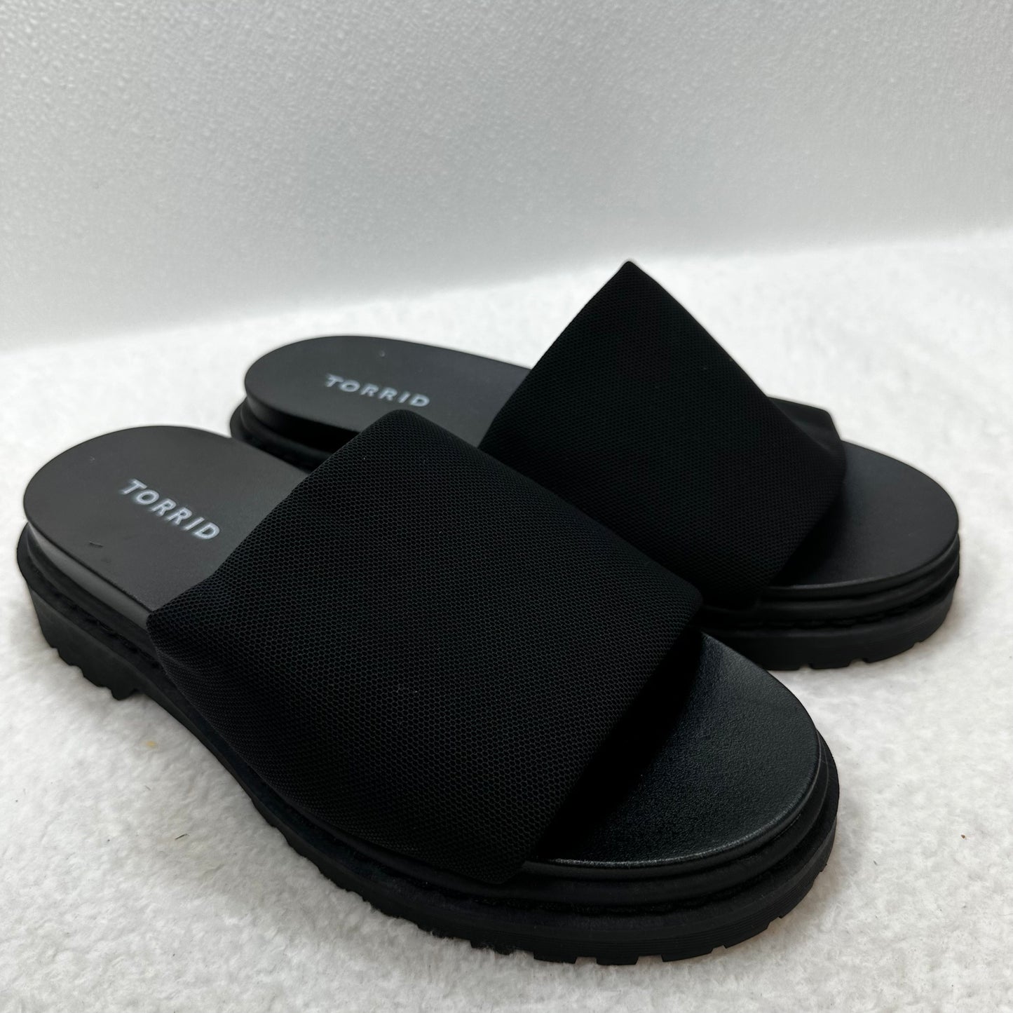 Black Sandals Flats Torrid, Size 7