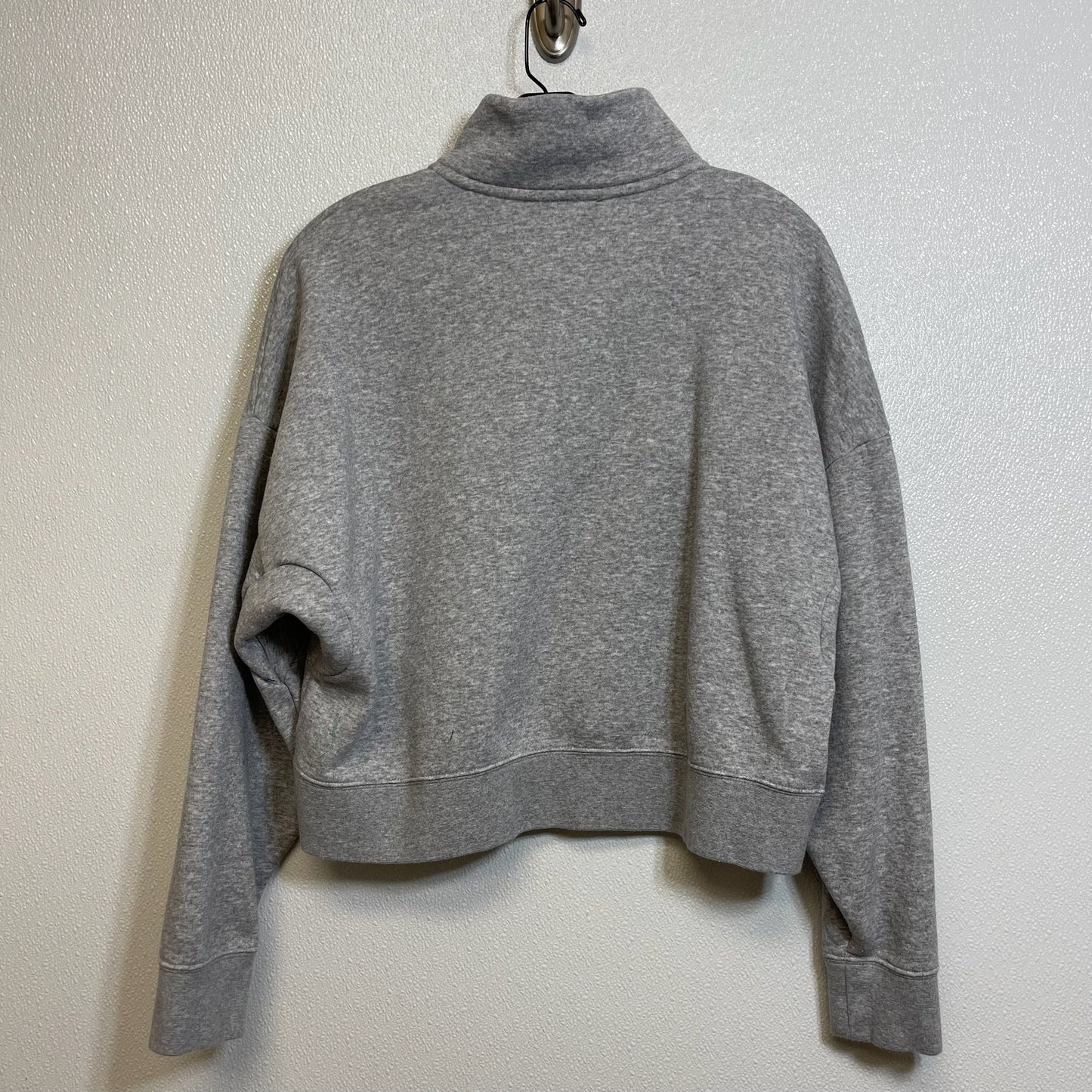 Athletic Sweatshirt Crewneck By Under Armour In Grey, Size: S