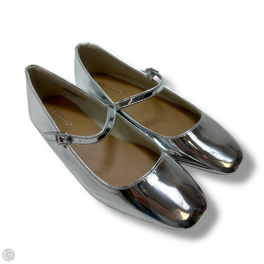 Shoes Flats By Bamboo In Silver, Size: 7