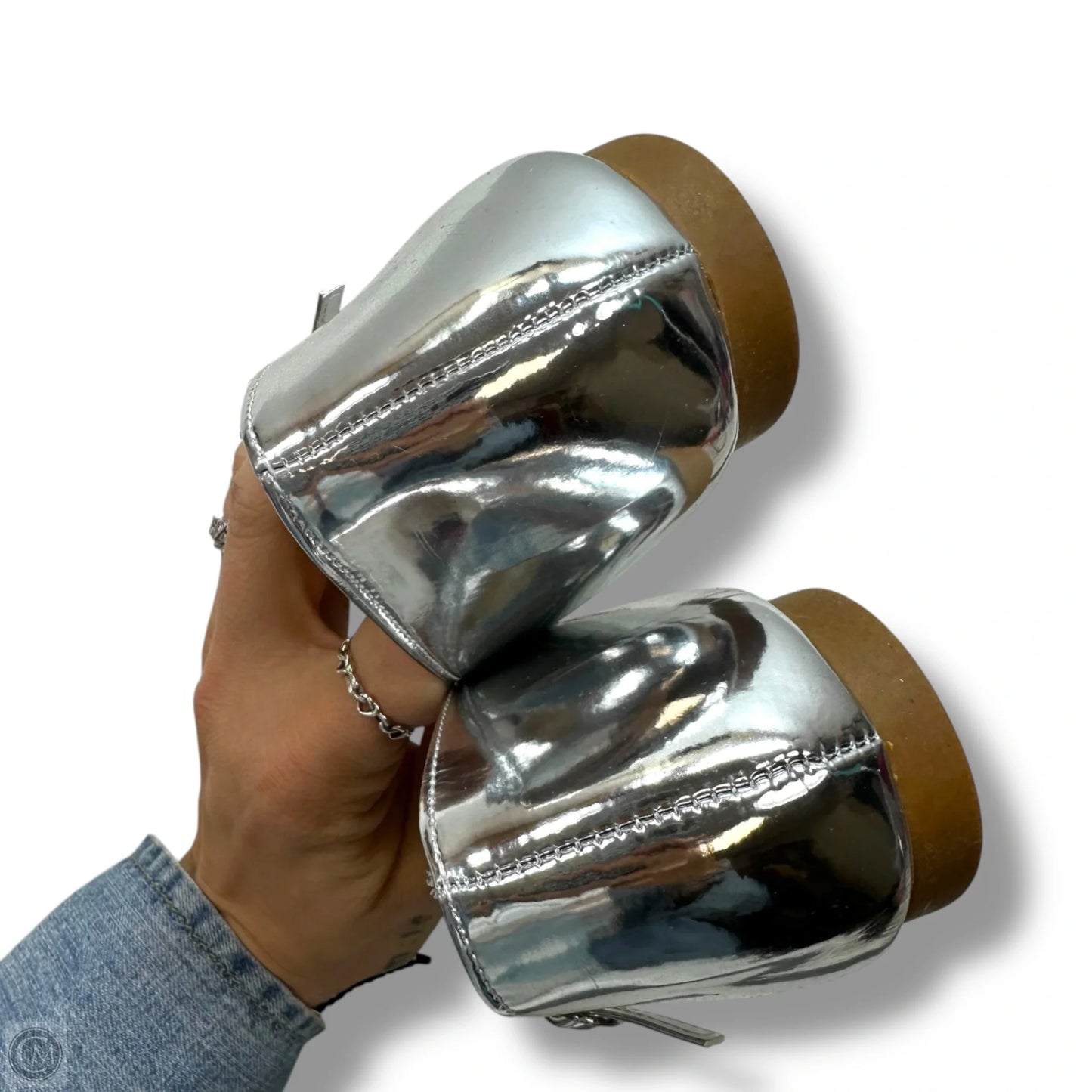 Shoes Flats By Bamboo In Silver, Size: 7