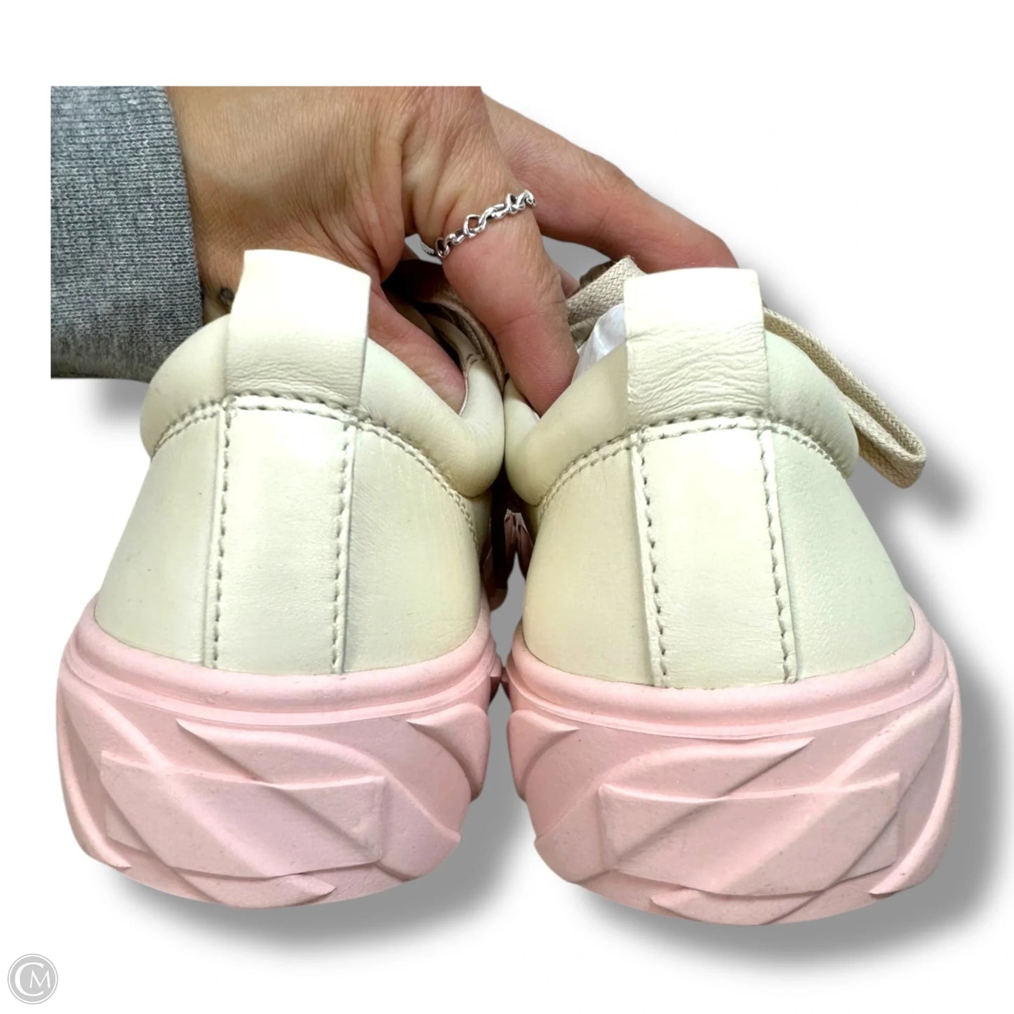 Shoes Sneakers By Clothes Mentor In Cream & Pink, Size: 6