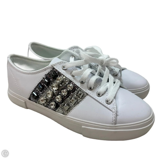 Shoes Sneakers By Guess In White, Size: 7.5