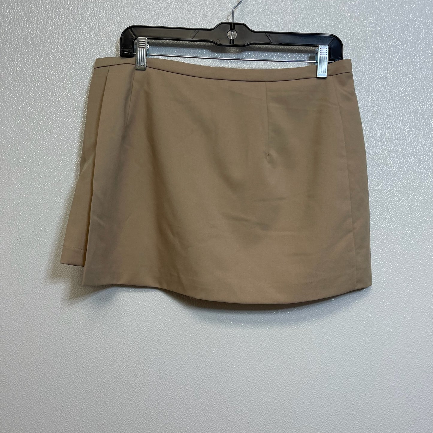 Shorts By Clothes Mentor In Tan, Size: L