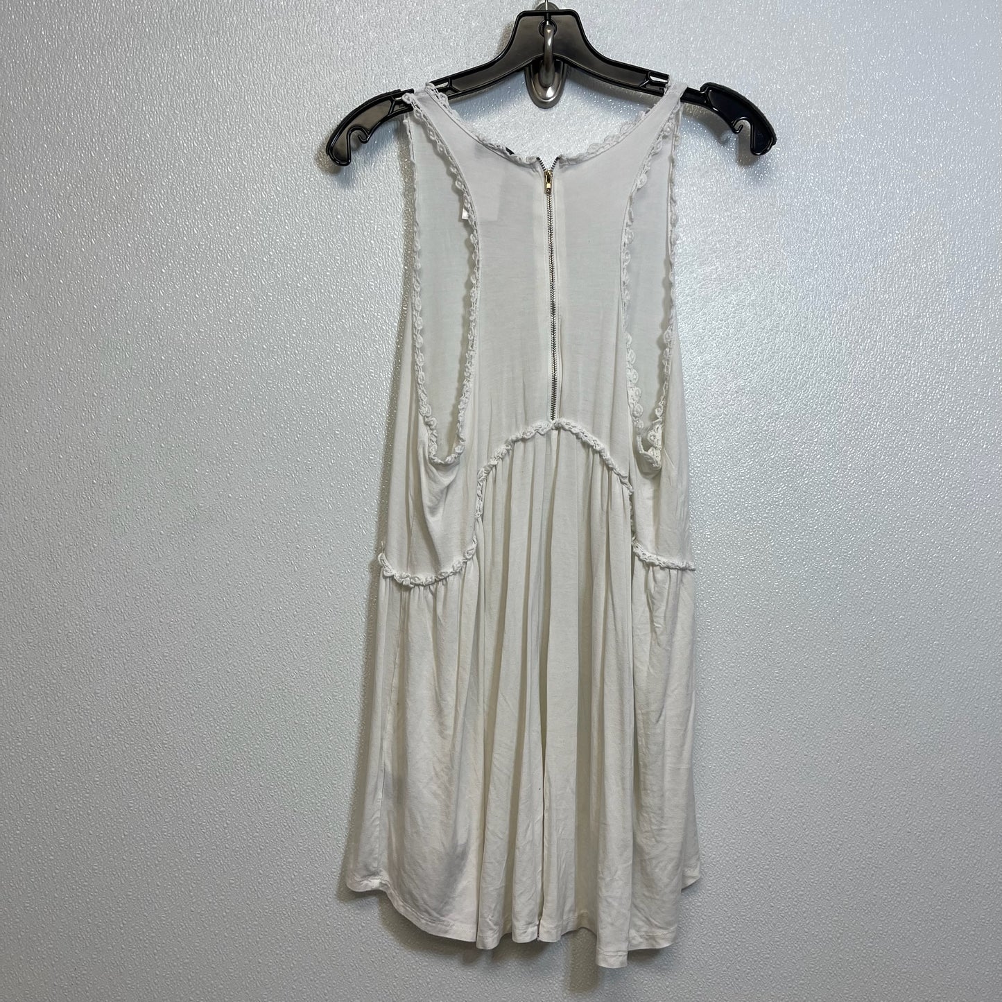 Top Sleeveless By Pol In White, Size: L