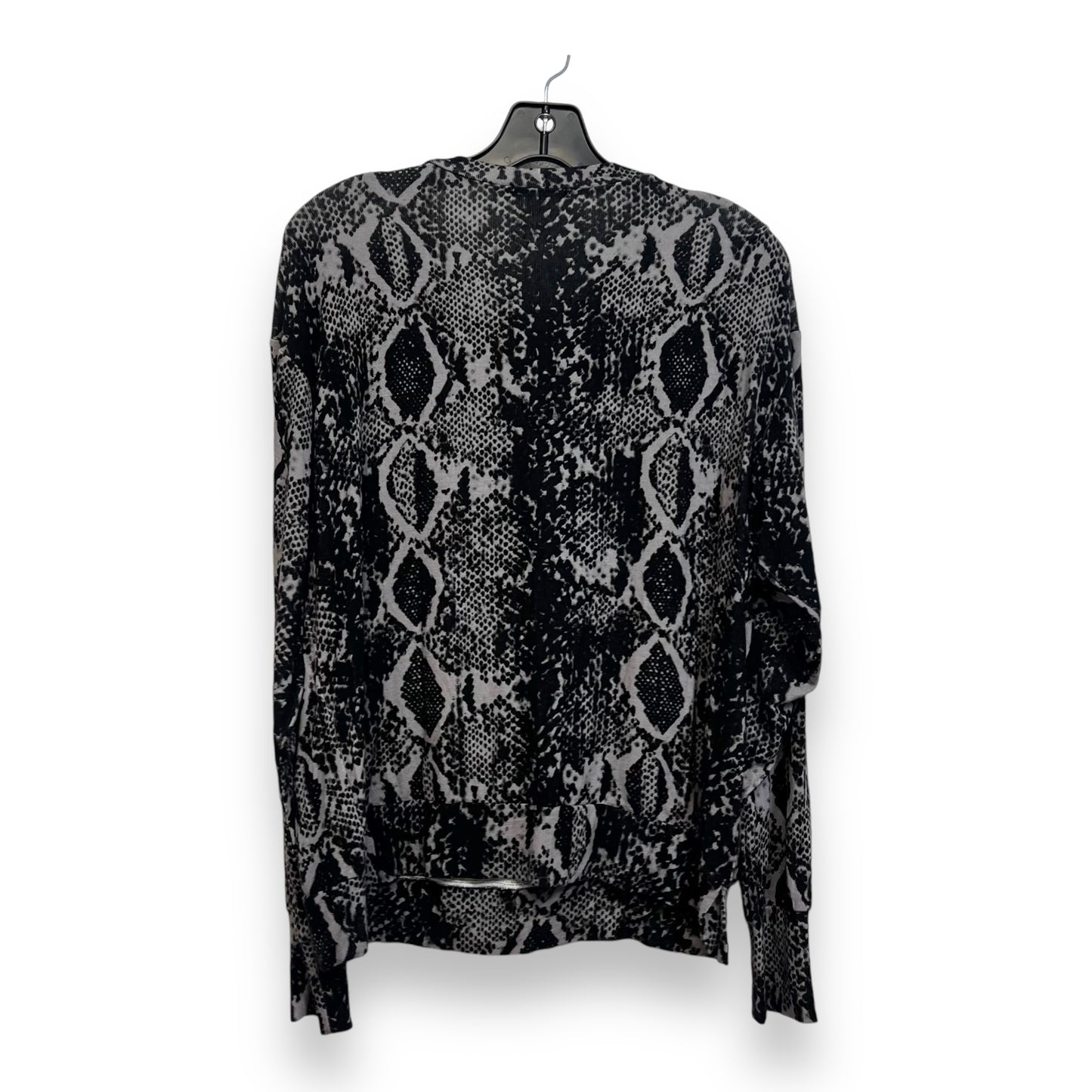 Top Long Sleeve By Clothes Mentor In Snakeskin Print, Size: M