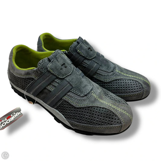 Shoes Flats By Clothes Mentor In Grey, Size: 6